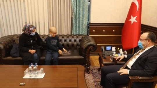 Cumhurbaşkanı Erdoğan'ın tedavisini üstlendiği Taha'ya doğum günü