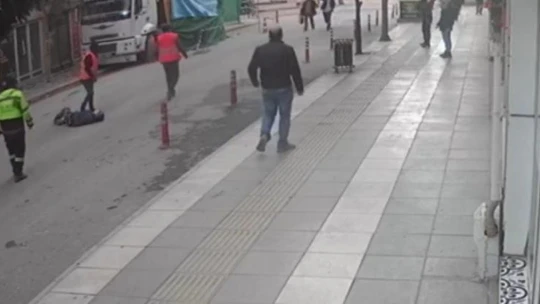 Deprem anında pencereden atladı, o anlar kamerada
