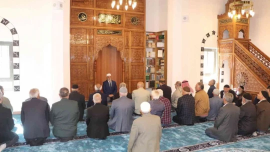 Deprem sonrası yıkılan Hasan Tahsin Paşa Camisi dualarla yeniden ibadete açıldı