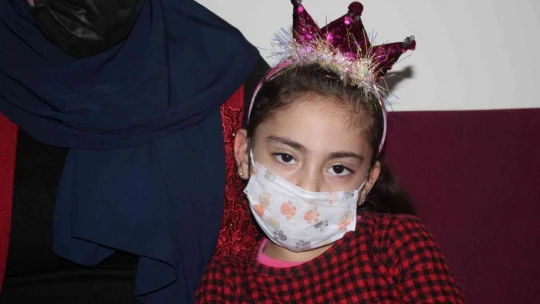 Depremde eşini ve oğlunu kaybeden, kızı ile enkazdan çıkartılan anne o anları anlattı