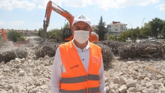 Depremin vurduğu Elazığ'da yıkımlar hızlandırıldı, 16 noktada çalışma başladı