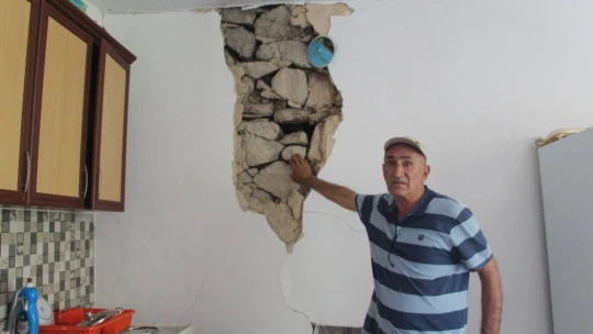 Karakoçan'da Depremin Vurduğu Köylerde Çadır Kurulmaya Başlandı