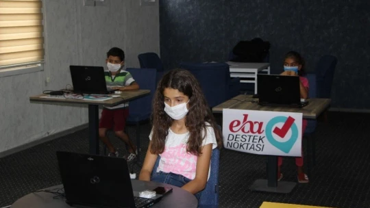 Depremzede öğrenciler için konteyner kentte EBA destek noktası