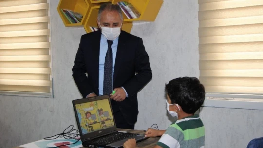 Depremzede öğrenciler için konteyner kentte EBA destek noktası