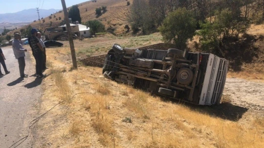 Devrilen transiti iple direğe bağladılar