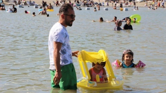 Doğunun gizli denizi Hazar'da bayram yoğunluğu