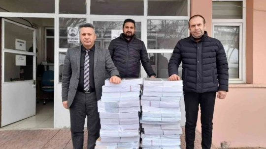Eğitim gönüllüsü başkandan Adaklı ve Kiğı ilçelerine destek