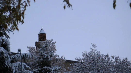 Elazığ'a mevsimin ilk karı yağdı, Harput'ta kartpostallık görüntüler oluştu
