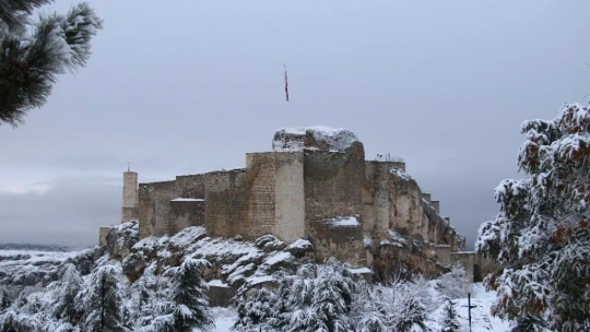 Elazığ'a mevsimin ilk karı yağdı, Harput'ta kartpostallık görüntüler oluştu