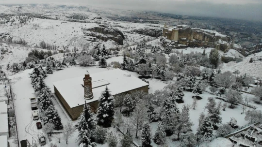 Elazığ'a mevsimin ilk karı yağdı, Harput'ta kartpostallık görüntüler oluştu