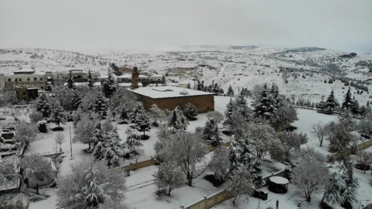 Elazığ'a mevsimin ilk karı yağdı, Harput'ta kartpostallık görüntüler oluştu