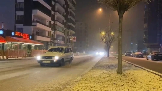 Elazığ'a mevsimin ilk karı yağdı