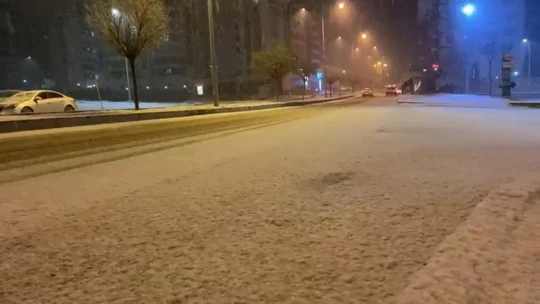 Elazığ'a mevsimin ilk karı yağdı