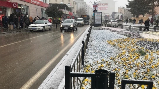 Elazığ beyaz gelinliğini giydi