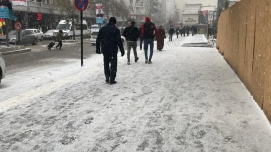 Elazığ beyaz gelinliğini giydi