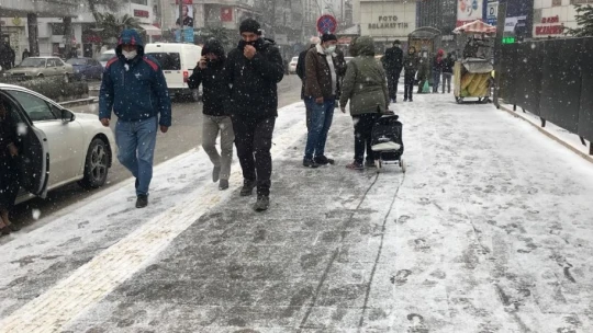 Elazığ beyaz gelinliğini giydi