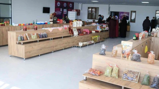 Elazığ'da 'Hayme Ana Kadınlar Semt Pazarı' hizmete girdi