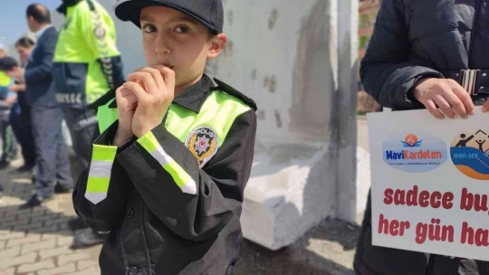 Elazığ'da 'Otizme Mavi Işık Yak' etkinliği