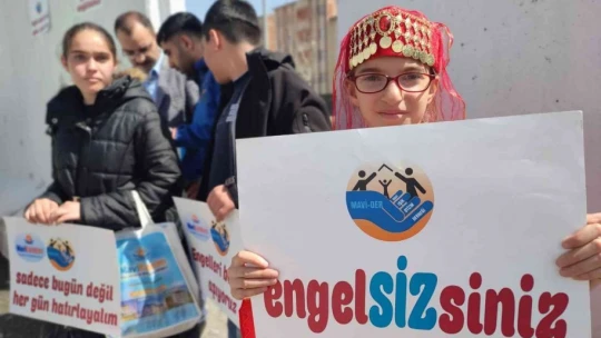 Elazığ'da 'Otizme Mavi Işık Yak' etkinliği