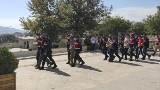 Elazığ'da 1 ton 841 kilo bakır kablo çalan 9 kişilik hırsızlık çetesi çökertildi
