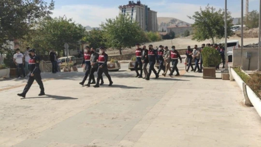 Elazığ'da 1 ton 841 kilo bakır kablo çalan 9 kişilik hırsızlık çetesi çökertildi