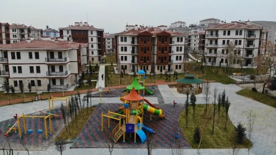 Elazığ'da 19 saatlik kura ile 4 bin 598 depremzede evlerine kavuştu