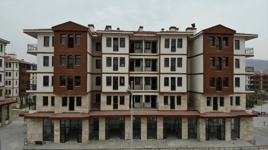 Elazığ'da 19 saatlik kura ile 4 bin 598 depremzede evlerine kavuştu