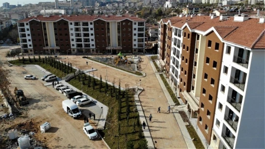 Elazığ'da 19 saatlik kura ile 4 bin 598 depremzede evlerine kavuştu