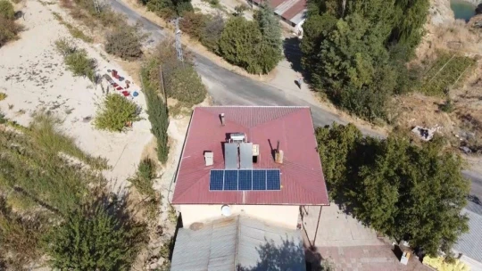 Elazığ'da 2 köyde çatılara kuruldu, artık kendi elektriklerini üretecekler