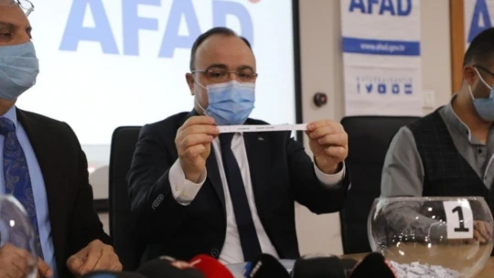 Elazığ'da 250 depremzede daha çekilen kura ile yeni konutlarına kavuştu