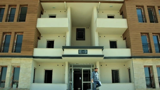Elazığ'da 250 depremzede daha çekilen kura ile yeni konutlarına kavuştu