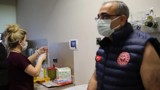 Elazığ'da 256 aşı odası kuruldu, sağlık çalışanları aşılanmaya başladı