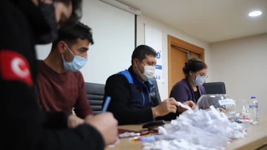 Elazığ'da 341 depremzede daha çekilen kurayla evlerine kavuştu