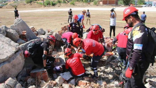 Elazığ'da 345 Personelin Katıldığı Deprem Ve Yangın Tatbikatı Nefes Kesti