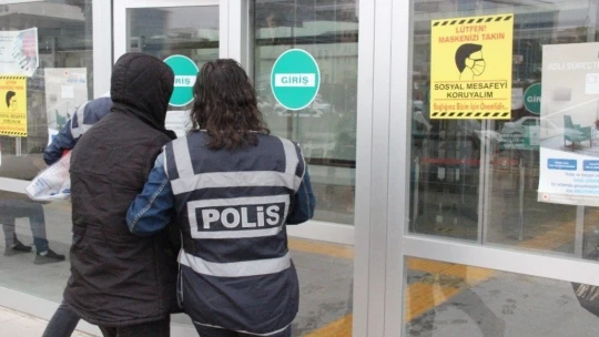 Elazığ'da 47 suç kaydı olan şüpheli, çaldığı otomobille gezerken yakalandı
