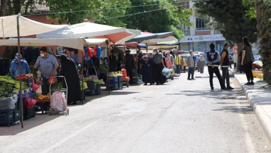 Elazığ'da 6 ayrı noktada pazar kuruldu, tedbirler alınarak açıldı