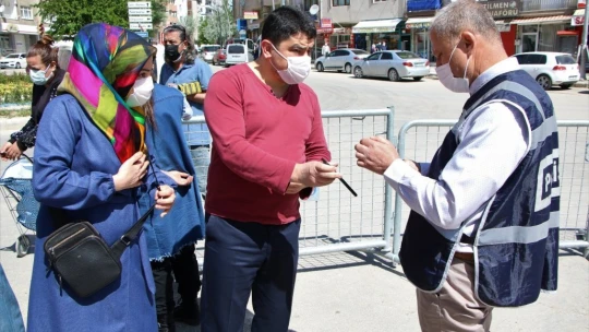 Elazığ'da 6 ayrı noktada pazar kuruldu, tedbirler alınarak açıldı