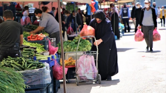 Elazığ'da 6 ayrı noktada pazar kuruldu, tedbirler alınarak açıldı