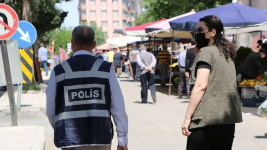 Elazığ'da 6 ayrı noktada pazar kuruldu, tedbirler alınarak açıldı