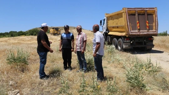 Elazığ'da 600 dönüme arpa eken başkan, hasada başladı