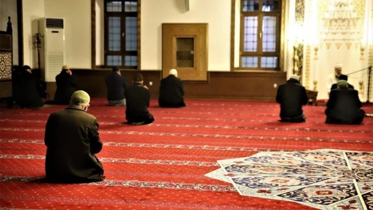 Elazığ'da 65 yaş üstünün sabah namazı mutluluğu