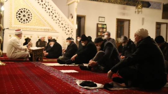 Elazığ'da 65 yaş üstünün sabah namazı mutluluğu