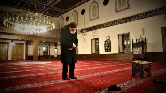 Elazığ'da 65 yaş üstünün sabah namazı mutluluğu