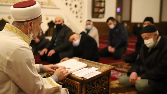 Elazığ'da 65 yaş üstünün sabah namazı mutluluğu