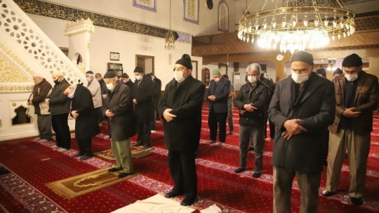 Elazığ'da 65 yaş üstünün sabah namazı mutluluğu