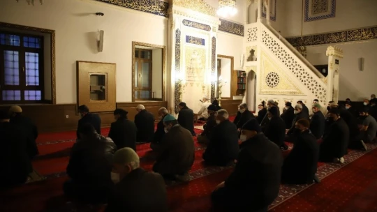 Elazığ'da 65 yaş üstünün sabah namazı mutluluğu