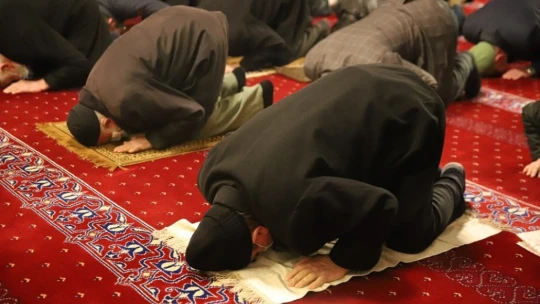 Elazığ'da 65 yaş üstünün sabah namazı mutluluğu