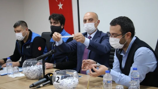 Elazığ'da 676 depremzede daha çekilen kurayla evlerine kavuştu