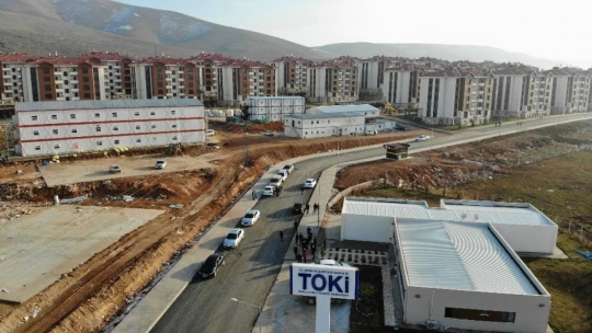 Elazığ'da 676 depremzede daha çekilen kurayla evlerine kavuştu