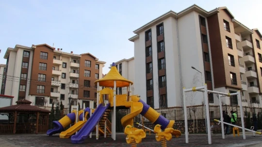 Elazığ'da 676 depremzede daha çekilen kurayla evlerine kavuştu